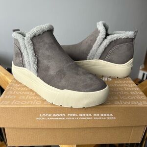 Brand new Dr Scholl’s Time Off Yo Gray slip on bootie’s Sz 6.5